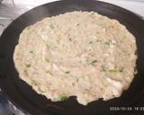 सूजी मिक्स वेजिटेबल चीला (suji mix vegetable cheela recipe in Hindi) रेसिपी चरण 4 फोटो