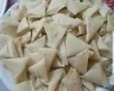 A picture of step 2 of Canteen waley samosey with Chutney.