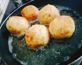 A picture of step 6 of Chicken Cheese Balls.
