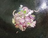 Gambar langkah 2 resipi Sambal Sardin Pecah Telur.