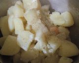 Foto del paso 2 de la receta: Bombas de papas con jamón y queso