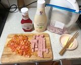 Hình bước làm 2 của món Spaghetti với mayonnaise và ketchup siêu nhanh siêu tiện
