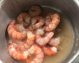 Foto del paso 1 de la receta: Risotto con gambas rojas y guisantes