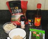 A picture of step 1 of Korean tuna-mayo rice balls(Jumeok-bap).