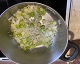 Olasz fokhagymakrémleves recept fázis 2 fotója