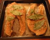 Foto del paso 8 de la receta: Salmón al horno marinado con soja y limón