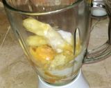 A picture of step 2 of Mango Samoothei.