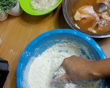 Foto langkah ke 3 dari resep Ayam tepung ala ala.