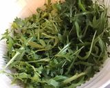 Une image de l'étape 2 de Salade de roquette aux tomates divinina,oignon rouge et mozzarella di buffala.