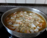 Foto del paso 4 de la receta: Fideos con almejas y langostinos