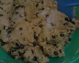 Foto langkah ke 3 dari resep Chewy and Soft Chocochips Cokies.