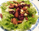 Foto del paso 3 de la receta: Ensalada de frutos secos con vinagreta de miel
