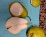 Foto del paso 1 de la receta: Peras al horno con queso azul, miel y nueces