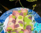 Foto langkah ke 8 dari resep Dadar Gulung Pisang polkadot.