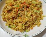 Foto langkah ke 4 dari resep Yellow Fried Rice Tuna.