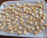 Foto del passaggio 1 della ricetta Gnocchi di patate al pomodoro