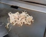 Foto del paso 3 de la receta: Sándwich de pollo deshilachado