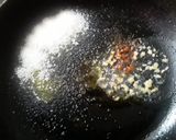 Foto del paso 3 de la receta: Fideos fritos con berenjenas doradas en salsa de naranja