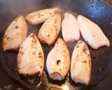Foto del paso 5 de la receta: Calamarçets i butifarra amb mongetes (chipirones y botifarra con judías)