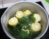 Foto langkah ke 5 dari resep Sayur Bening Bayam Jagung.