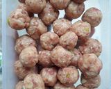 Foto langkah ke 3 dari resep BOLA DAGING isi MOZZARELLA.