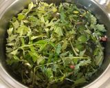 Foto del paso 1 de la receta Sopa de plantas silvestres y flores. "Receta de posguerra"
