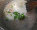 Gambar langkah 2 resipi Bubur Ikan Salmon.