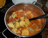 Foto del paso 5 de la receta: Estofado de carne de cerdo con patatas