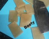 Foto langkah ke 3 dari resep Krupuk Rambak, tepung kanji homemade.