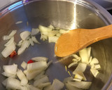 Foto del paso 3 de la receta: Pollo con berenjenas en salsa de tomates y verduras