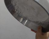 Foto langkah ke 3 dari resep Swiss Meringue Buttercream Enak Kaya Ice Cream.