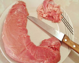Foto del paso 2 de la receta: Filetes de solomillo de cerdo empanados con ensaladilla