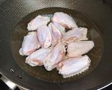 รูปขั้นตอนการทำที่ 2 ของ ปีกไก่ทอดเกลือ+ใบมะกรูด