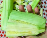 Hình bước làm 2 của món Canh nghêu bí xanh Hàn Quốc