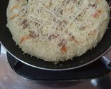 Foto langkah ke 5 dari resep Pizza teflon sederhana.