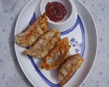A picture of step 5 of Veg Fried Momos.
