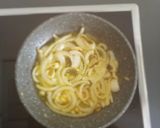 Foto del paso 2 de la receta: Revuelto de boletus con cebolla caramelizada
