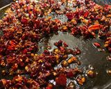 A picture of step 2 of Camarones Diablo.