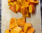 Foto del paso 1 de la receta: Crema de calabaza Hokkaido y cebolla blanca a las hierbas