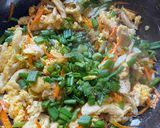A picture of step 4 of Garlic Chicken Hakka Noodles.