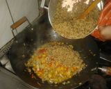 Foto del paso 5 de la receta: Pollo macerado en salsa de soja con champiñones y arroz yamani