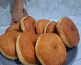 Foto langkah ke 9 dari resep 🍩 Donat empuk topping coklat bubuk.