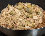 Foto del paso 4 de la receta: Arroz salteado con pulpo y alcachofas baby