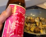 A picture of step 3 of Clams with Basil and Rice Wine.