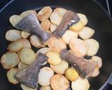 Foto del paso 3 de la receta: Guiso de pescado 🐠 y mariscos 😋 con patatas 🥔