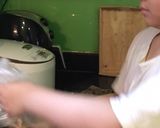 Hình bước làm 4 của món Zai can cook (hành lăn bột chiên giòn)