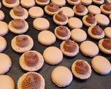 Mézeskalácsos ganache macaronba recept fázis 5 fotója