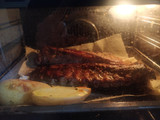 Costillas al horno con verduras y patata asada