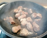 Foto del paso 2 de la receta: Estofado de solomillo de cerdo con champiñones