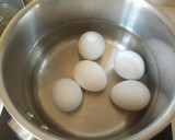 Foto del paso 1 de la receta: Huevos rellenos con atún listos para ensalada